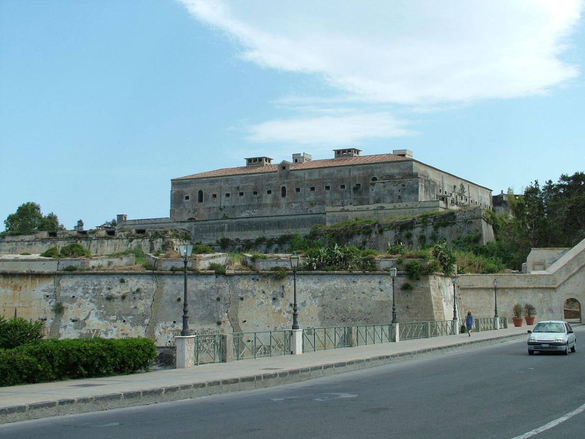 Un colpo di scena che sorprende tutti, il Castello di Augusta e la sua storia dimenticata per secoli - Foto: Clemensfranz/Wikipedia