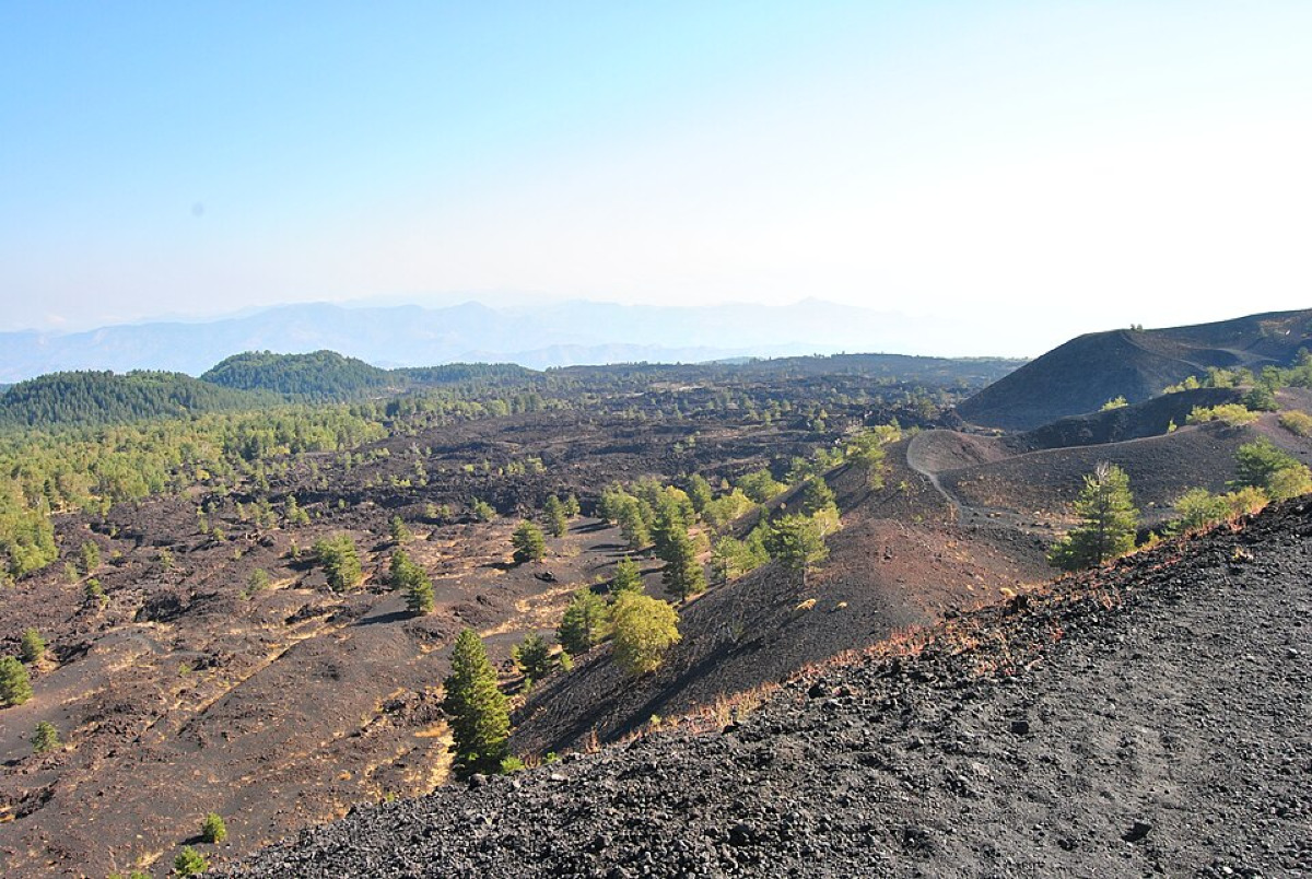 Un angolo della Sicilia che nessuno conosceva: I “Bottoni” dell’Etna, un’attrazione inaspettata - Foto: Archeo/Wikipedia