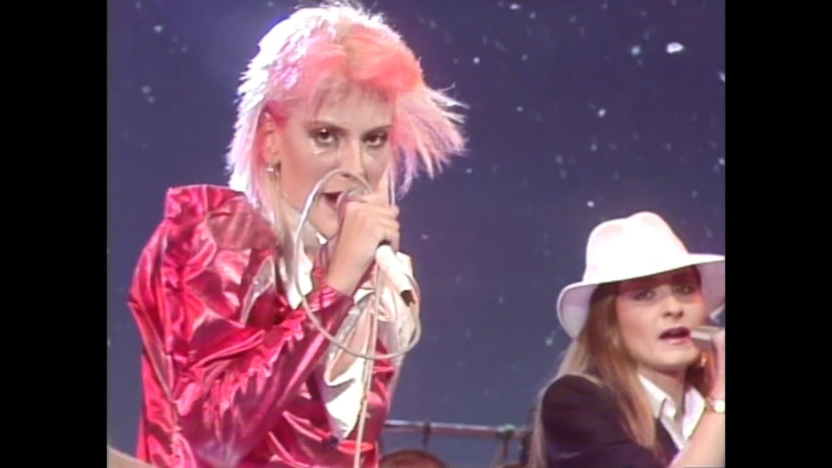 Splendido Splendente: l’inno pop alla libertà firmato Donatella Rettore -