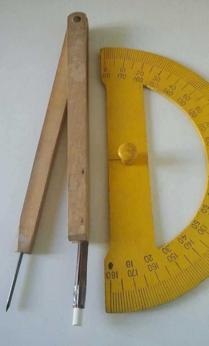 Compasso e goniometro: le nostre “armi” di scuola tra geometria e nostalgia - 