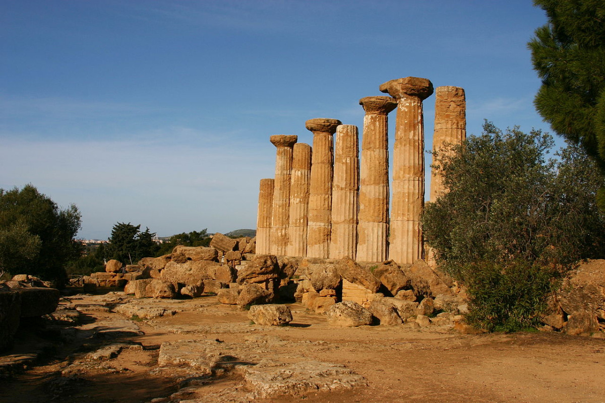 Un viaggio proibito nel cuore della Valle dei Templi: tra altari nascosti e culti dimenticati - Foto: José Luiz Bernardes Ribeiro/Wikipedia