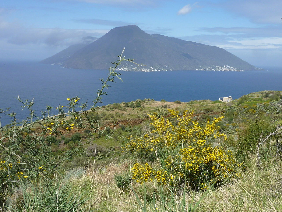 Il Trono Verde che ti lascerà senza parole, si trova nelle Eolie ed è la vetta più alta dell'arcipelago - Foto: Rosa-Maria Rinkl/Wikipedia