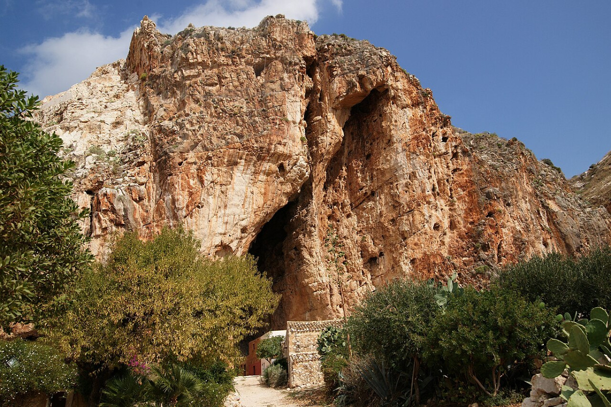 Un’inaspettata rivelazione: il Villaggio delle Grotte di Scurati e la storia che sta sorpendendo tutti - Foto: Mboesch/Wikipedia
