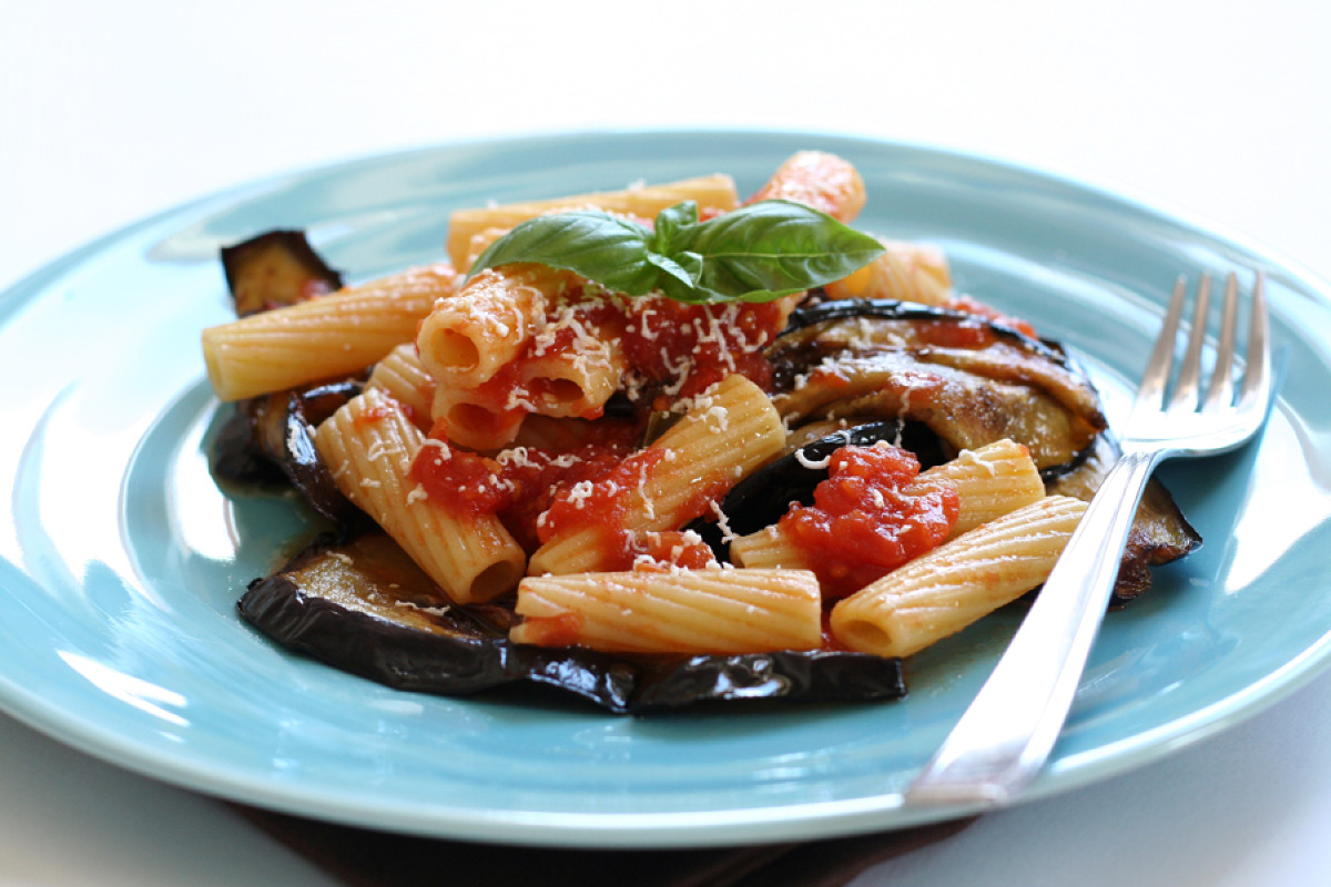 La regina dei piatti catanesi: la pasta alla norma ha un'origine segreta che nessuno (fino ad oggi) conosceva davvero - Foto: Paoletta S./Wikipedia