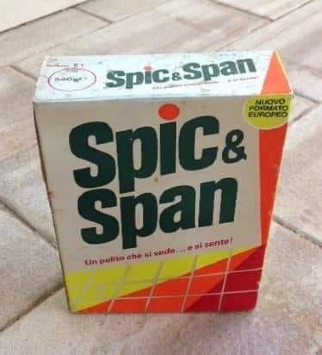 Spic & Span: il profumo del pulito che ci riporta all’infanzia -