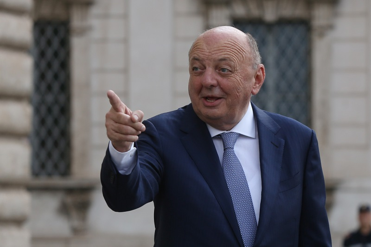 Ministro Pichetto Fratin scivola su una battuta infelice | I dubbi sull'equità di genere nel governo aumentano! -