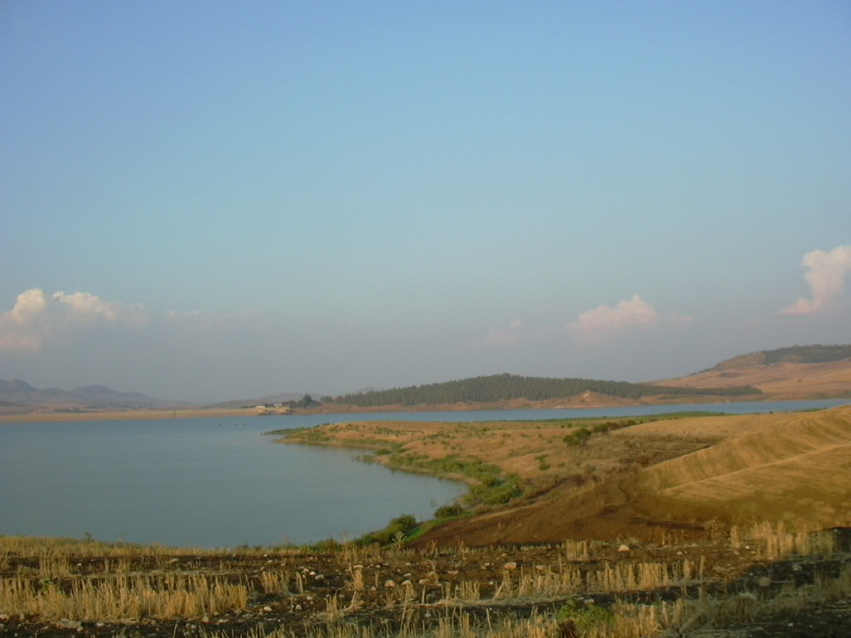 Un specchio d’acqua che nessuno conosce, il mistero dietro il Lago di Ogliastro e la sua storia dimenticata - Foto: Morgantia07/Wikipedia