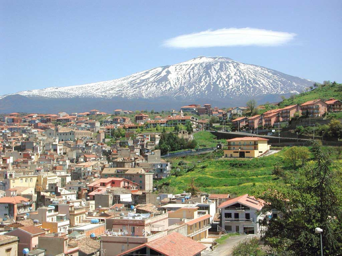 Un borgo alle pendici dell’Etna diventato leggenda: custodisce un frutto prezioso e amato in tutto il mondo - Foto: zino65/Wikipedia
