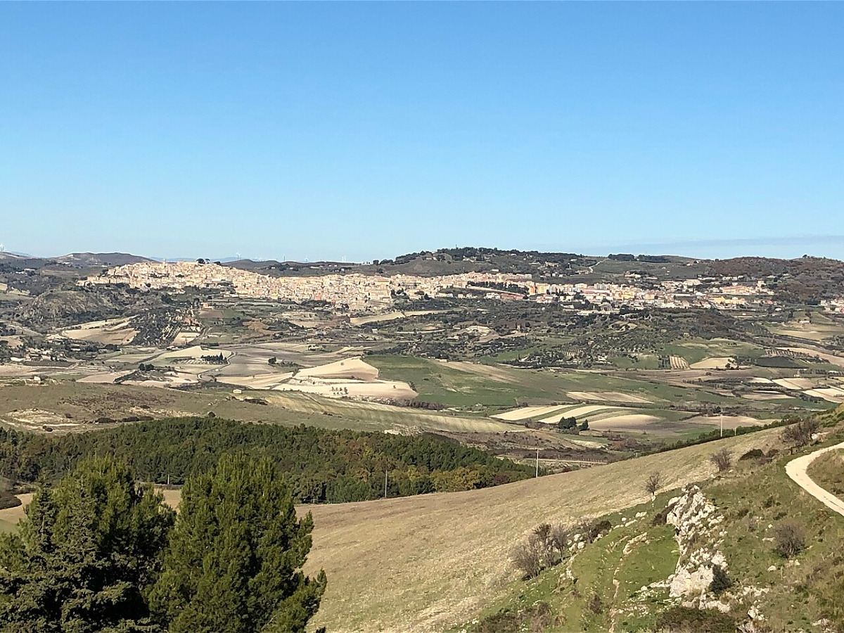 Il paese che ha ispirato i drammi siciliani: è nato fra sangue, onore e vendetta ed è vicino Catania - Foto: Davide Mauro/Wikipedia