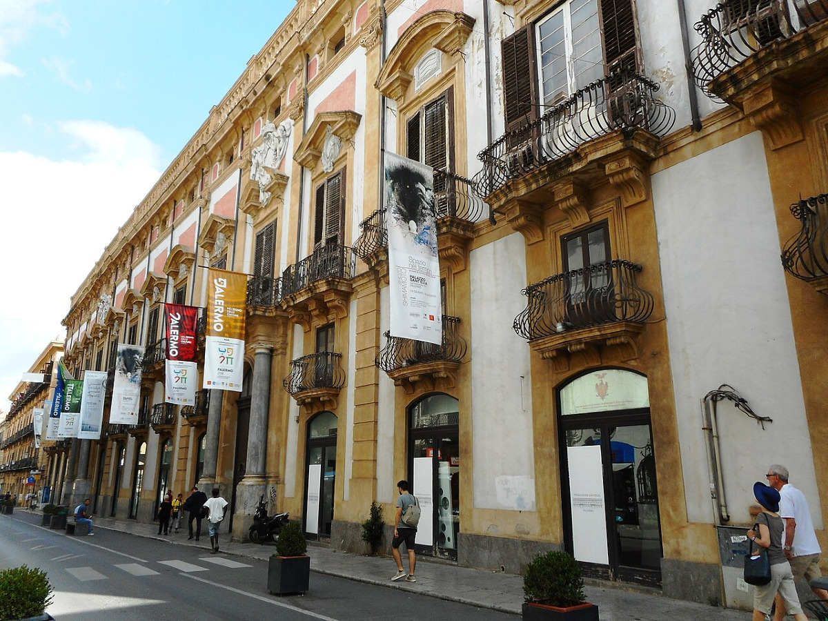 Storia sontuosa e arredamento rococò: il palazzo palermitano che nasconde storie incredibili - Foto: Stendhal55/Wikipedia