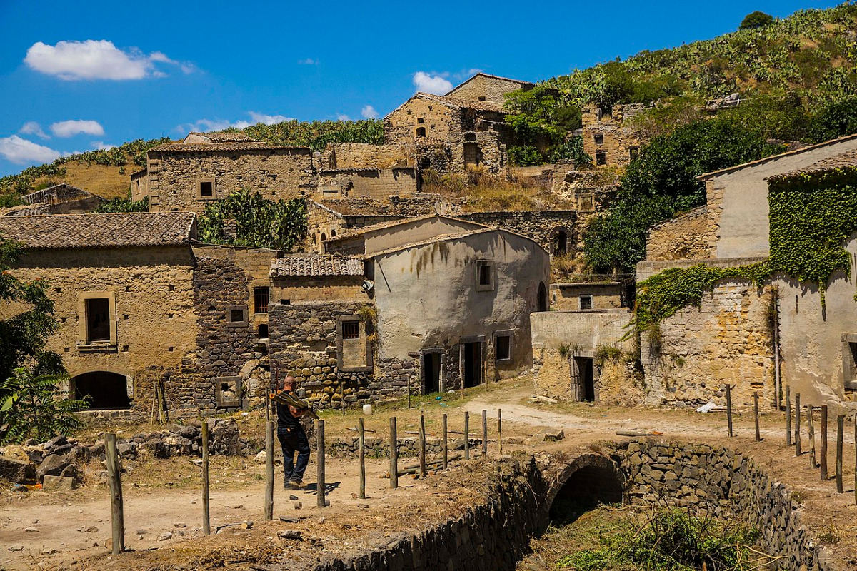 Un borgo del settecento dimenticato dal tempo : ispirò la Cavalleria Rusticana ma pochi lo hanno visitato - Foto: U.S. Department of Defense Current Photos/Wikipedia