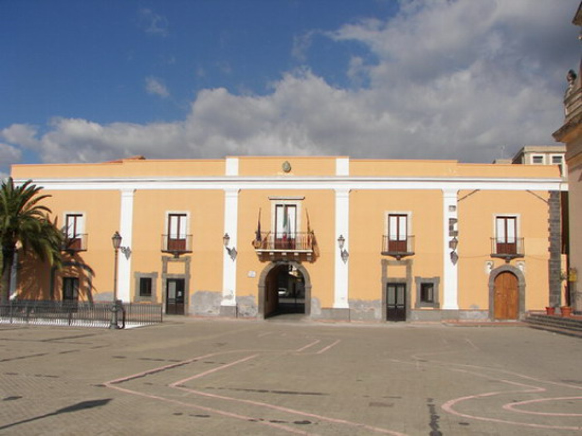 Il borgo che custodisce torri normanne, fuochi sacri e riti antichi: lo trovi a pochi passi da Catania - Foto: Catenanuova13/Wikipedia