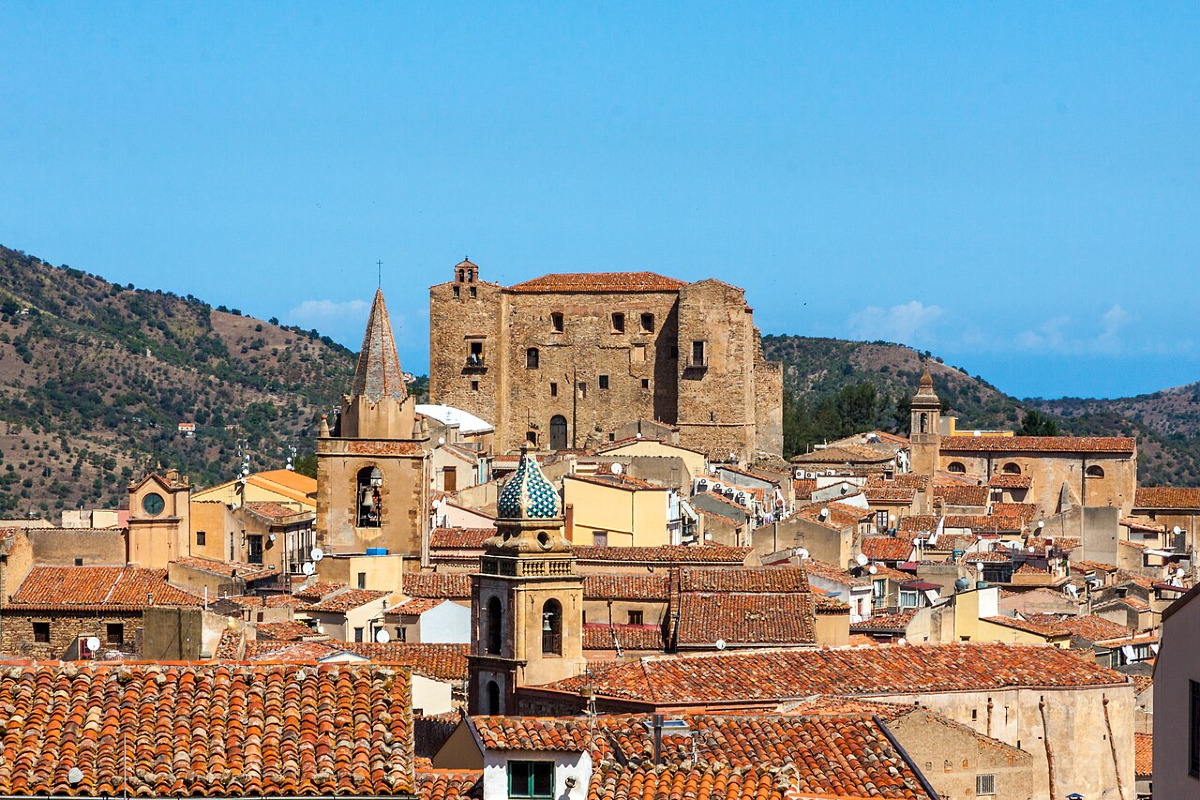 Un borgo medievale tra le madonie: esiste una tradizione che non c'è da nessun'altra parte al mondo - Foto: Matthias Süßen/Wikipedia