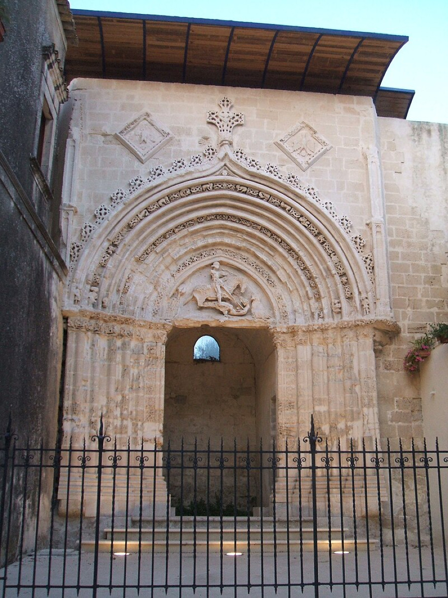 Racconta il medioevo e lo trovi solo a Ragusa: un arco gotico sopravvissuto al terremoto del 1693  - Foto: I, LeZibou/Wikipedia