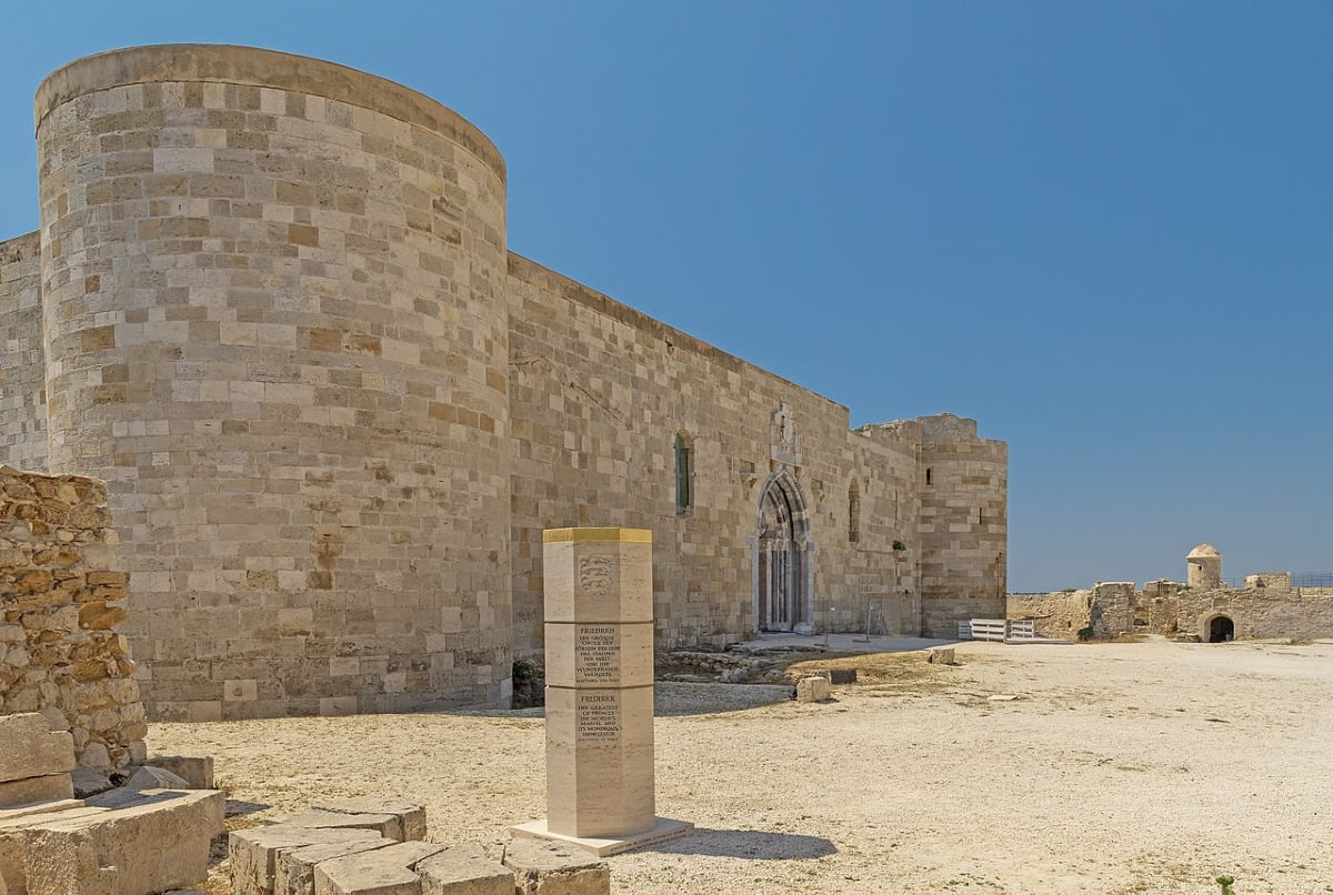 Una fortezza sul mare, voluta da Federico II: un baluardo così lo trovi soltanto in Sicilia - Foto: Rabax63/Wikipedia