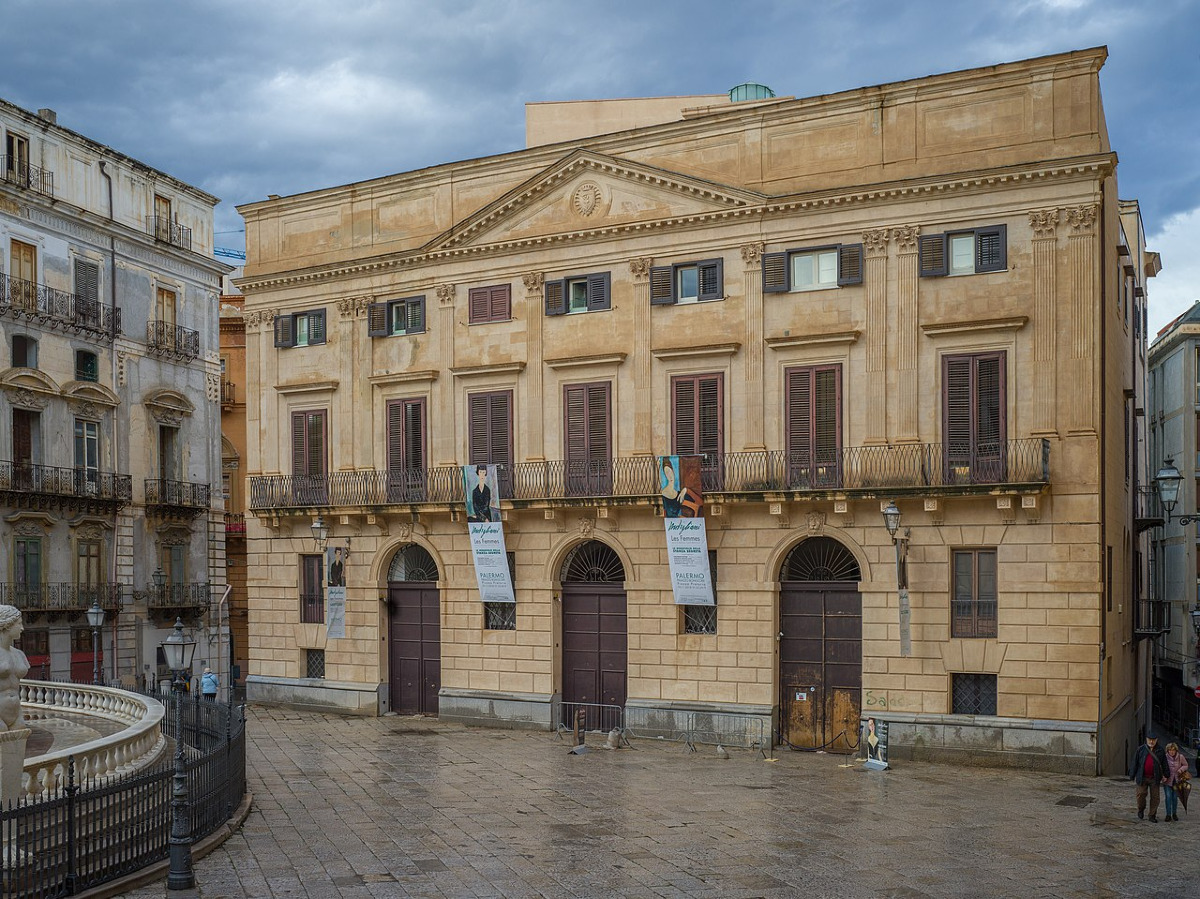 Nel cuore di Palermo c'è un palazzo con una storia incredibile: è uno dei più antichi della città - Foto: Wolfgang Moroder/Wikipedia