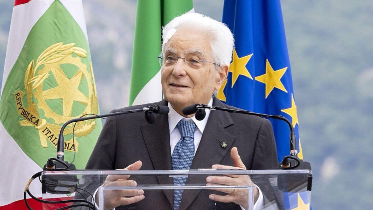 Il Presidente Mattarella sfoggia un cerotto in fronte | Ecco perché il web si è scatenato! -