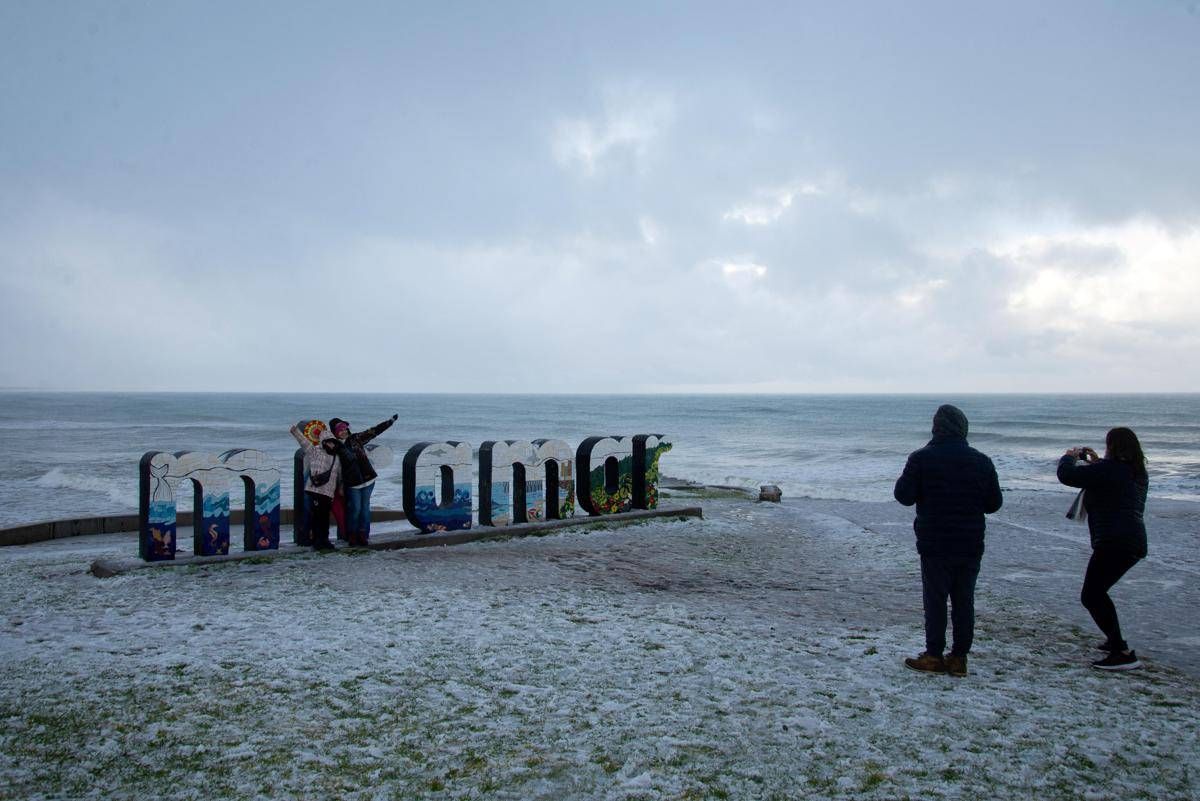 Argentina, ondata di gelo estremo: neve sulle spiagge e freddo come in Groenlandia - 