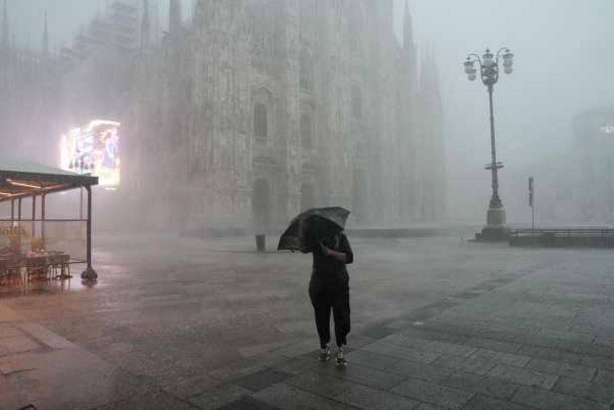 Maltempo al Nord con nubifragi e grandine, allerta meteo e fiumi sorvegliati - 