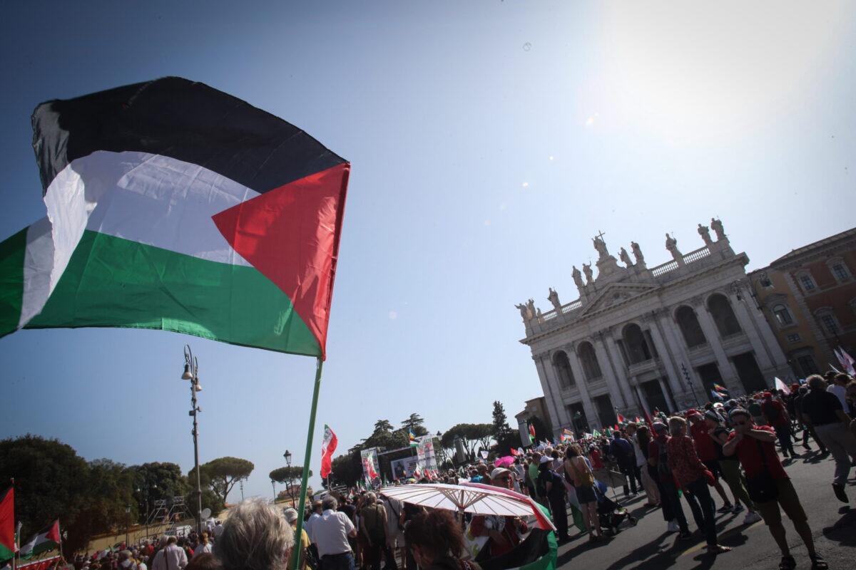 Francia e Regno Unito pronti a riconoscere la Palestina | Ma sarà solo un gesto simbolico? -