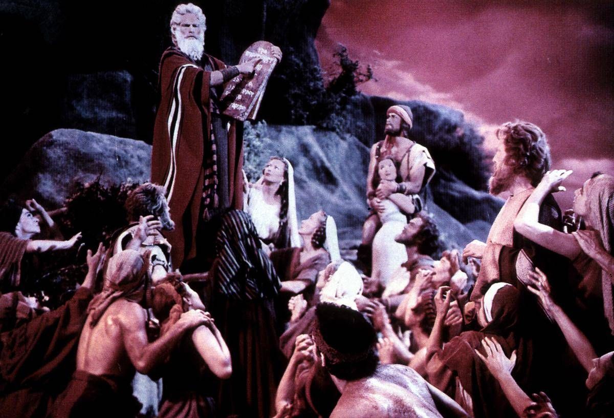 All'asta un pezzo di storia del cinema, le tavole dei 'Dieci Comandamenti' di Cecil DeMille - 