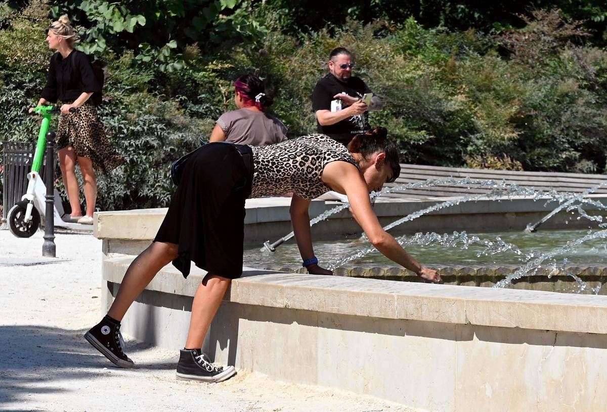 Temperature roventi in Italia, oggi bollino rosso in 20 città per il caldo -