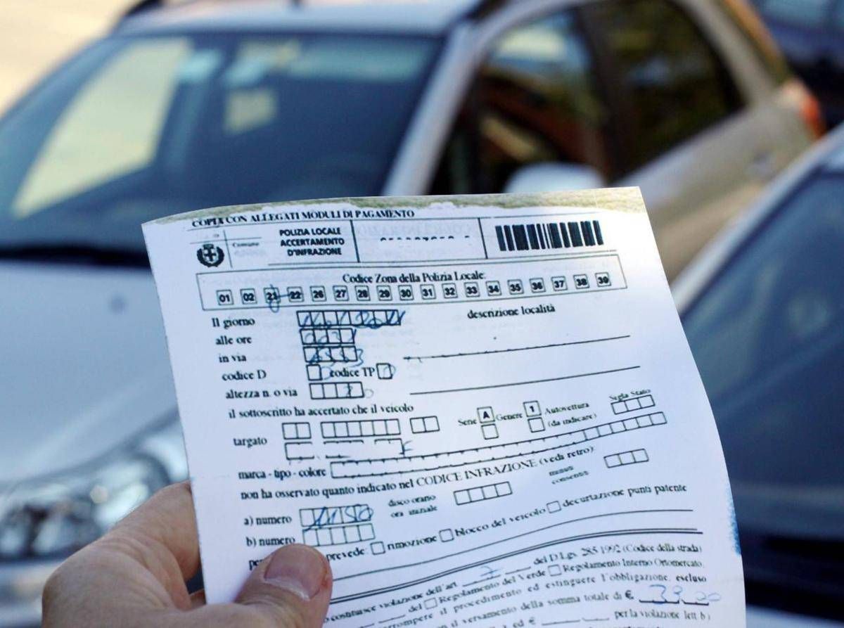 Multe, non solo auto: dalle case sfitte ai rifiuti, una tassa occulta per fare cassa -