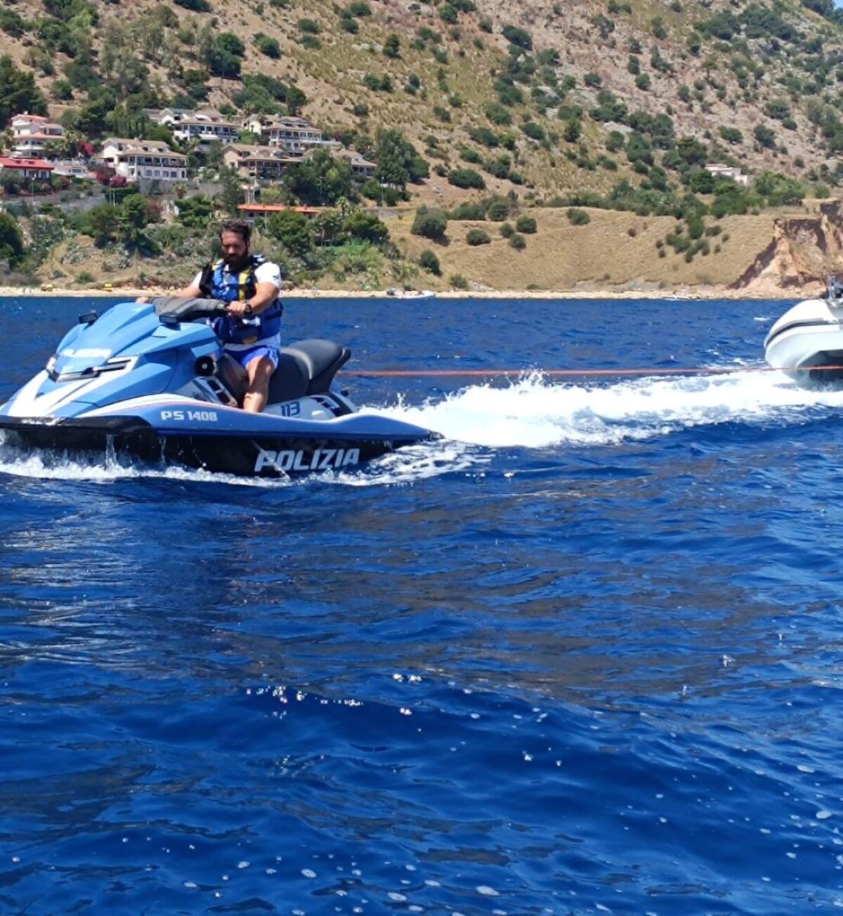 Salvataggio in mare a Palermo | Scopri come la Polizia ha evitato una tragedia estiva! - 
