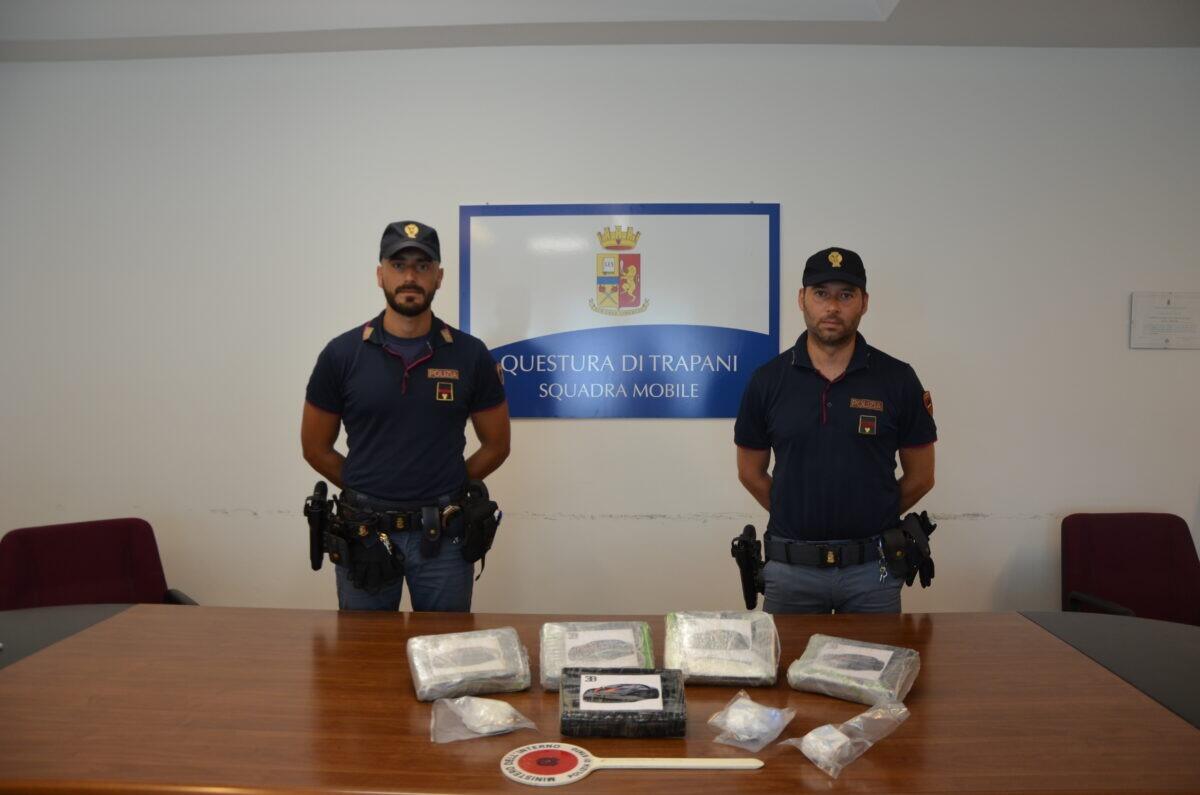 Polizia di Trapani sorprende incensurato: 6 chili di cocaina nascosti in un armadietto | Come un operaio è diventato il re degli stupefacenti? -