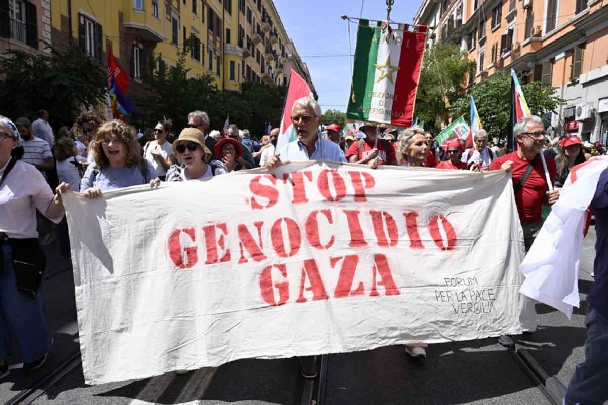 33 morti di fame in 48 ore | Israele sotto accusa: "Sparato sulla folla in cerca di cibo!" -