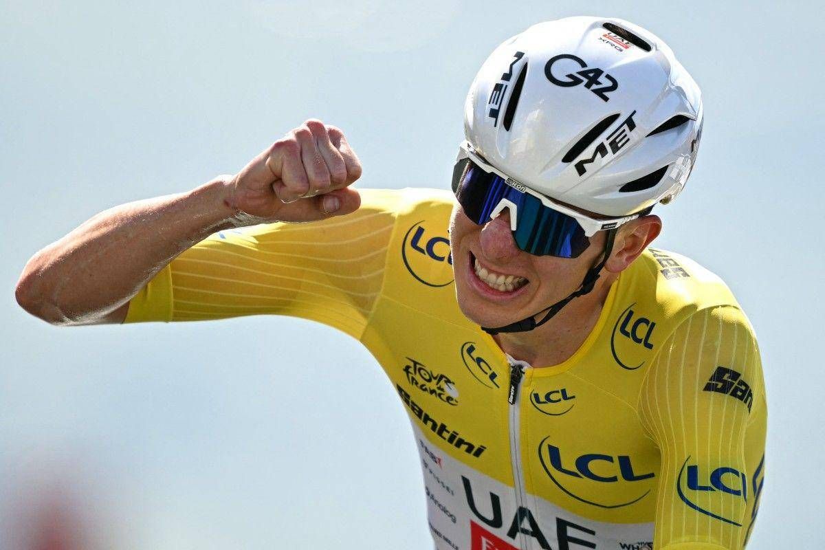 Tour de France, Pogacar domina cronoscalata e consolida maglia gialla -