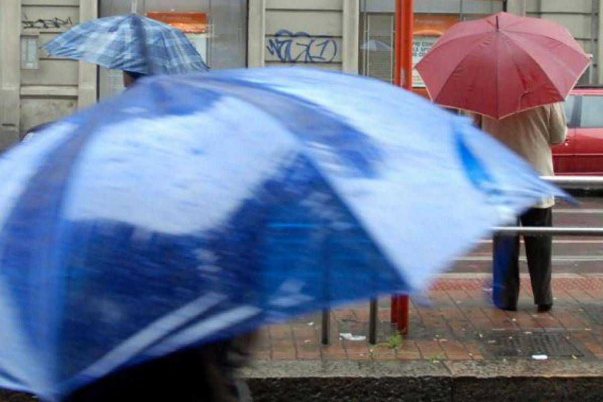 Maltempo, oggi allerta meteo arancione per temporali in Lombardia: gialla in altre 8 regioni -