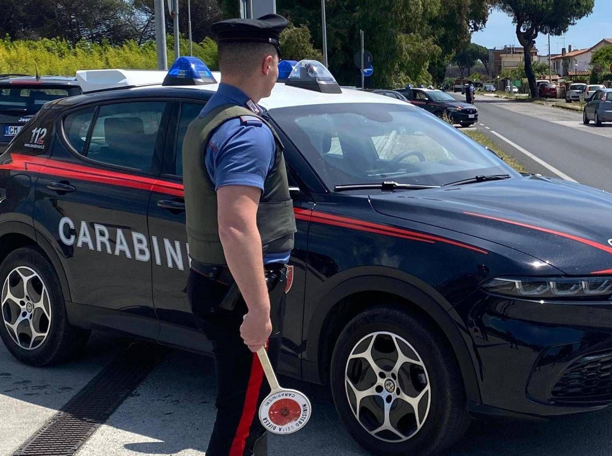 Treviso, non si ferma ad alt carabinieri e finisce contro un albero: morto 23enne - 