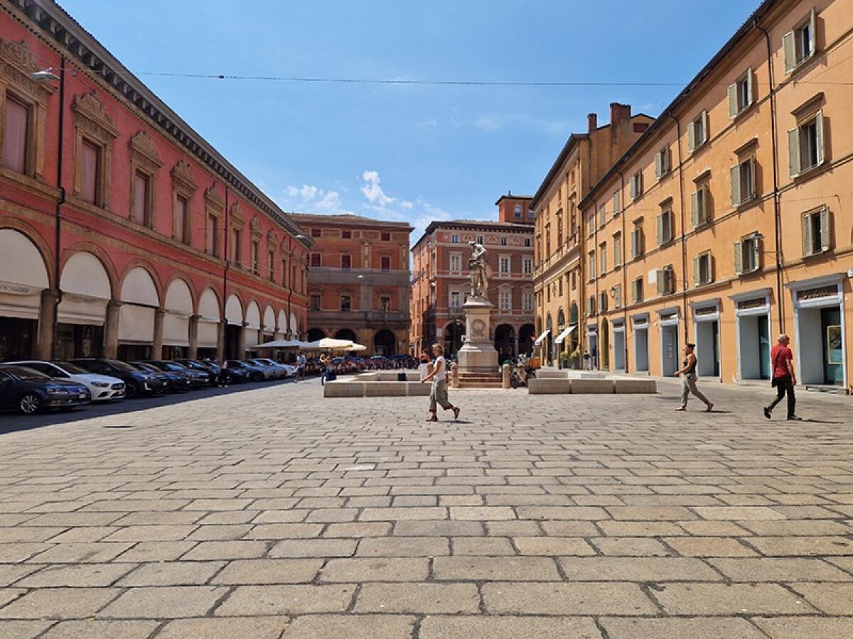 110 alberi in sette piazze di Bologna | È davvero la soluzione al caldo estremo? - 