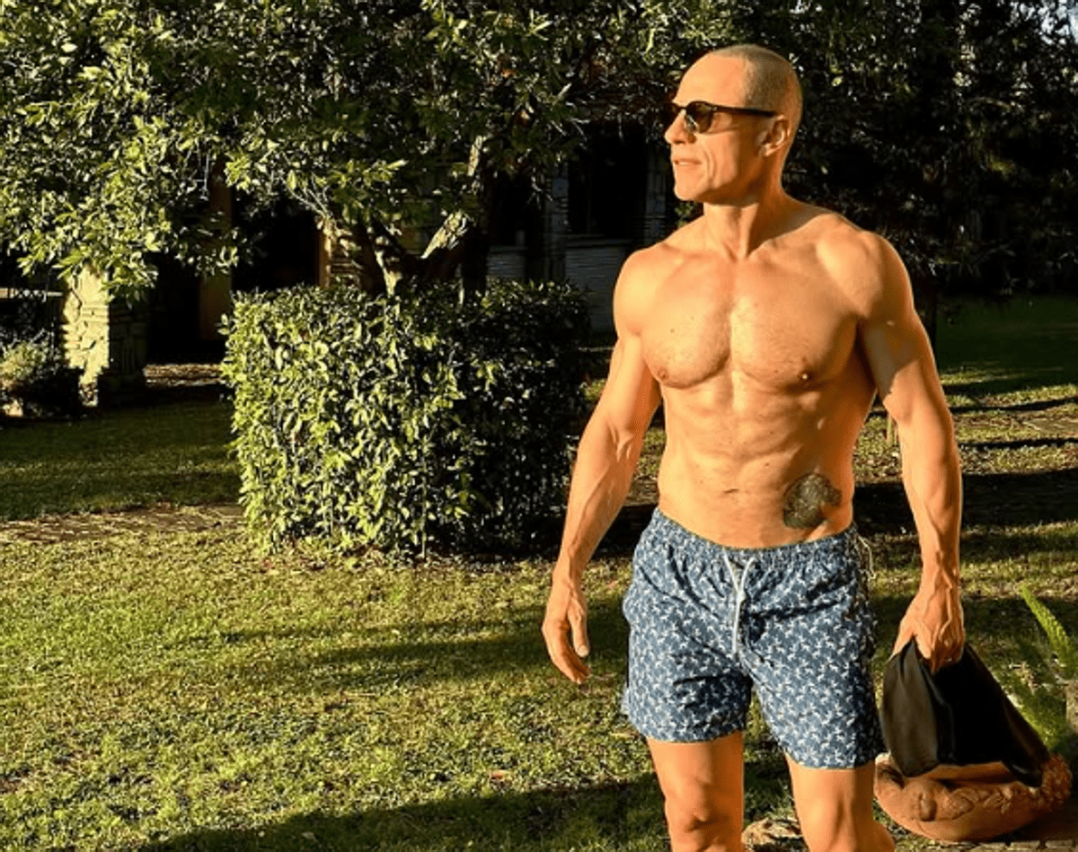 Stefano Accorsi, 54 anni e fisico scolpito: la trasformazione da Iron Man -