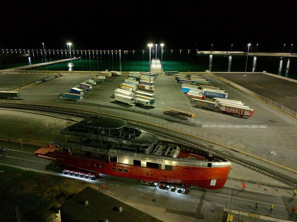 Porti, Adsp Mtcs: trasporto eccezionale per il primo yacht realizzato nel porto di Civitavecchia - 