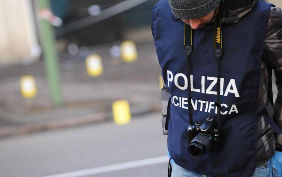 Milano, si getta dalla finestra: in casa la mamma morta. Ipotesi omicidio-suicidio - 
