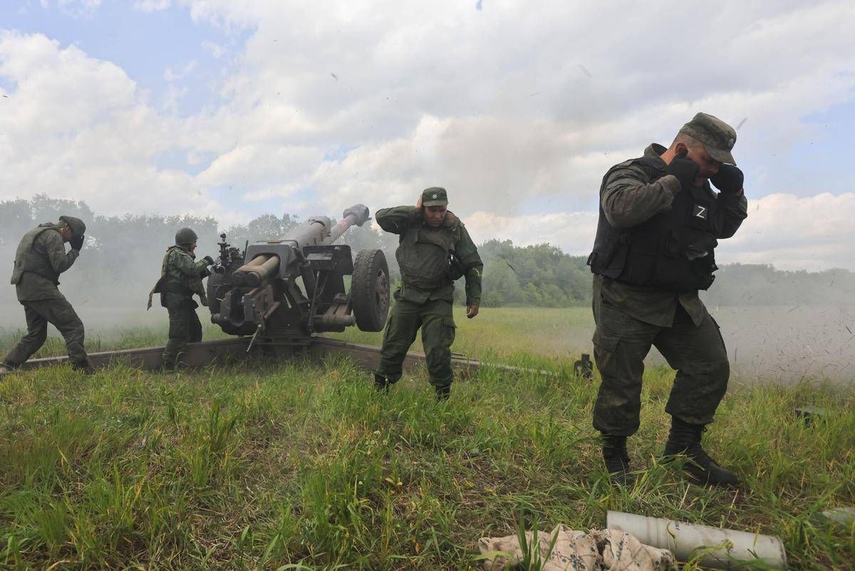 Ucraina, primo colloquio Putin-Macron dopo 3 anni. Stop Usa a missili per Kiev -