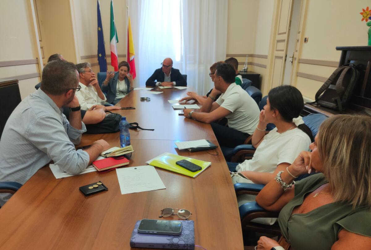 Antenna Rai Comune di Caltanissetta: La demolizione imminente svela un mistero nascosto! - 