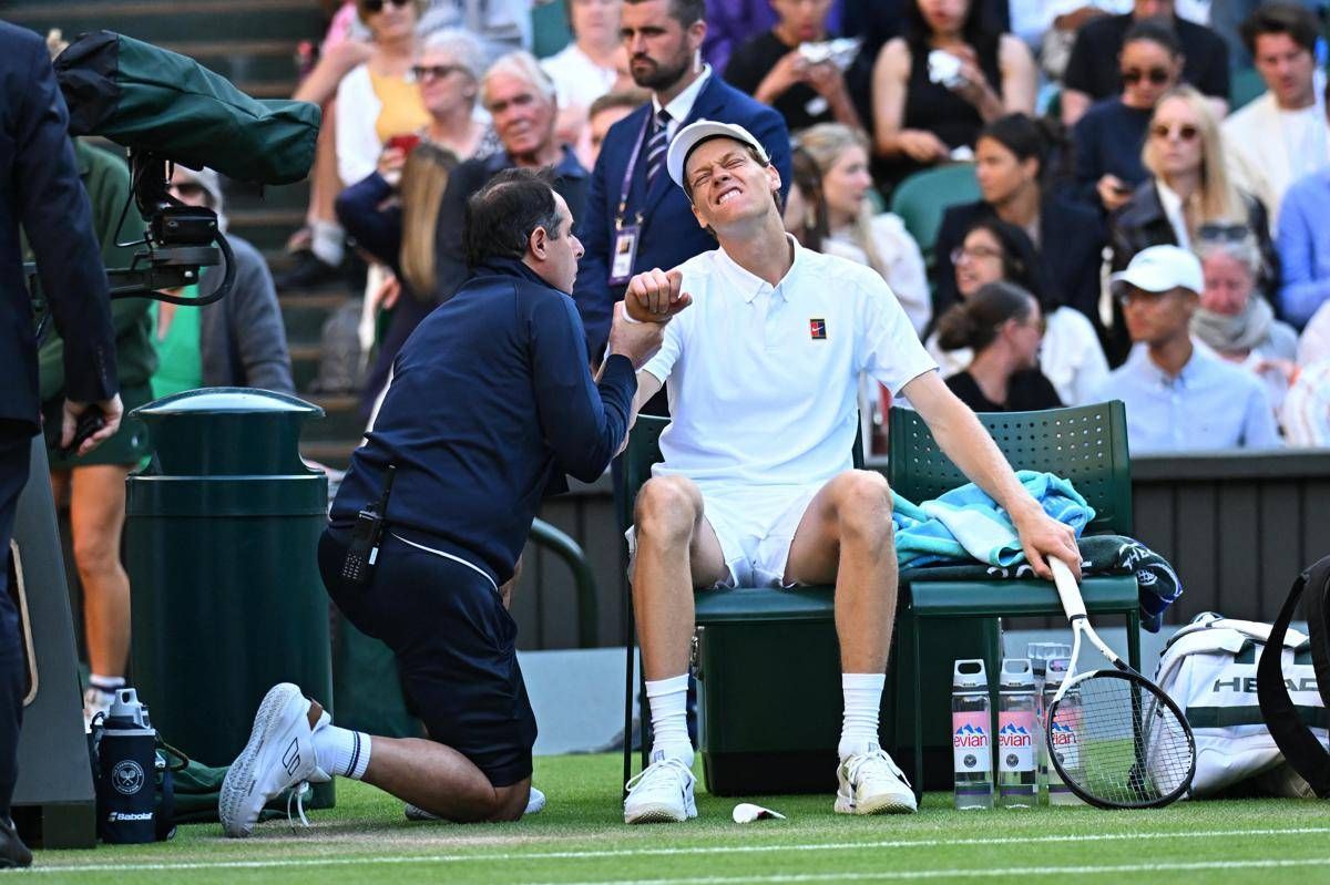 Sinner e l'infortunio a Wimbledon, gli esami e le condizioni -