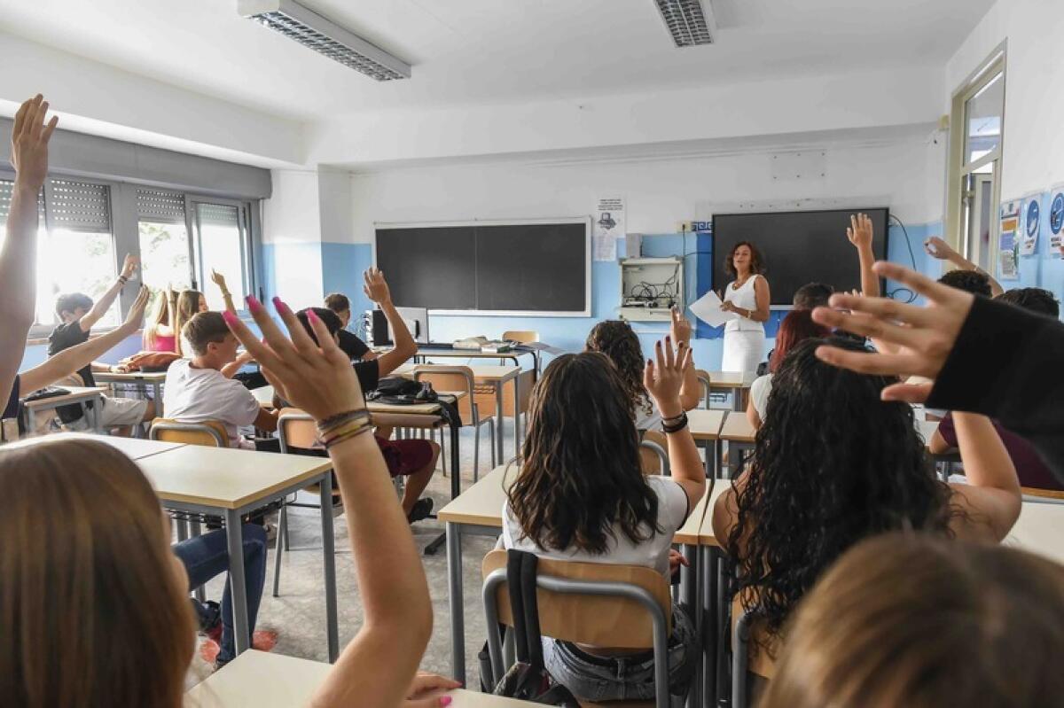 Oltre 54mila docenti assunti: ecco il piano rivoluzionario che cambia la scuola italiana | È finalmente arrivato il momento che tutti aspettavano? - 