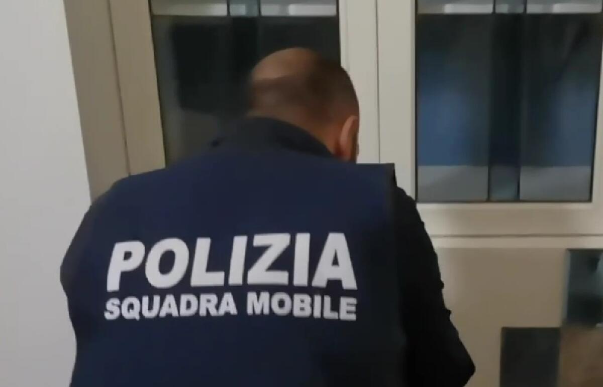 Spacciatori smascherati a Catania | Ecco come la Polizia ha aggirato un ingegnoso sistema di difesa! -