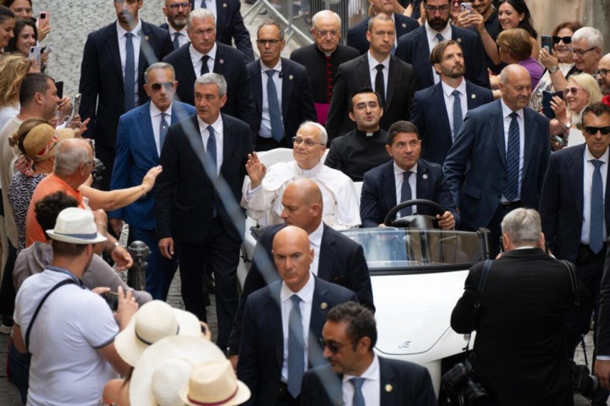 Primo Angelus di Papa Leone XIV a Castel Gandolfo | Una celebrazione attesa da 13 anni che cambia tutto! - 