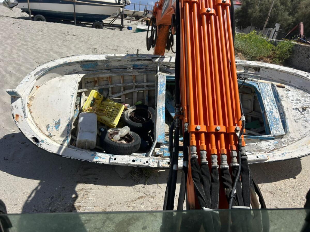 80 barche abbandonate nel Comune di Messina | Scopri come il sindaco sta cambiando il volto delle coste! -