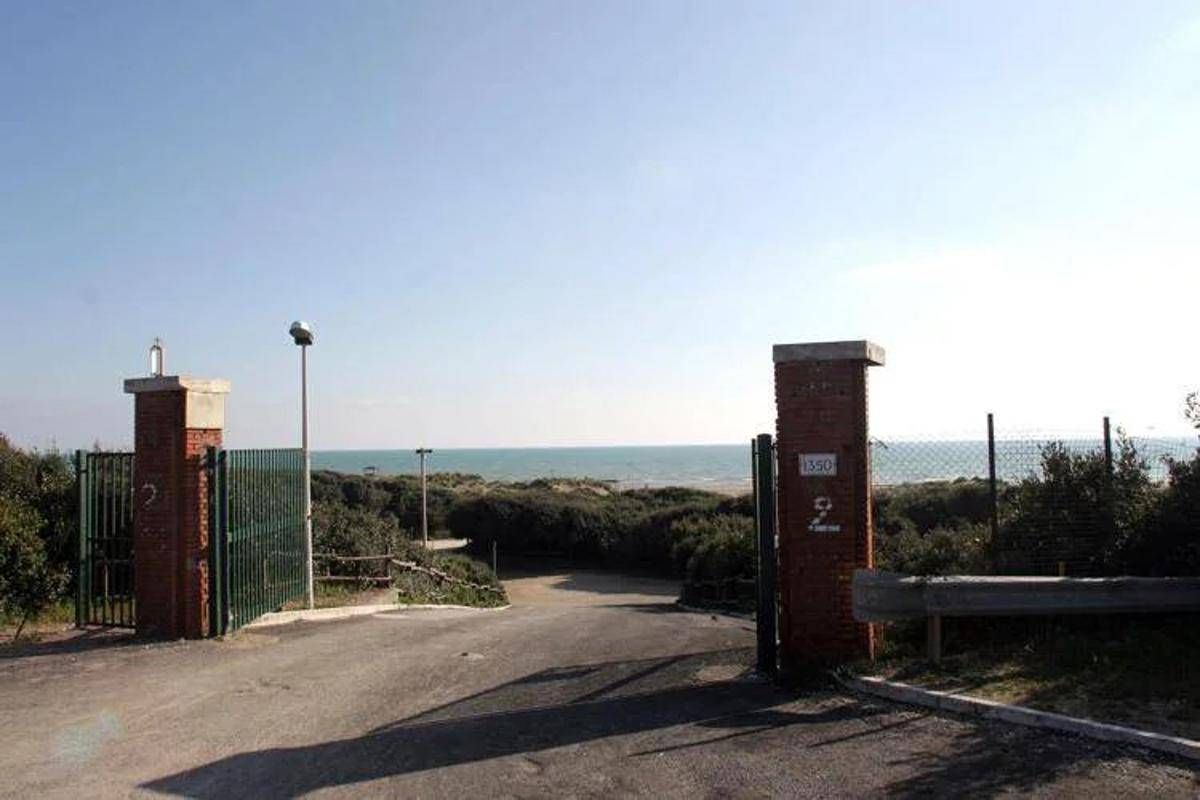 Cancelli di Ostia, spiagge senza servizi. Le critiche: "Campidoglio improvvisa sulla pelle dei bagnanti" - 