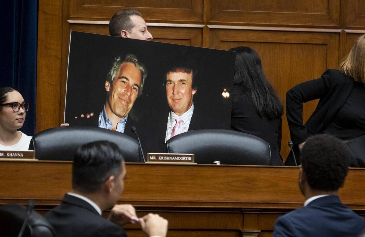 "Lettera oscena di Trump a Epstein", tycoon farà causa al Wall Street Journal - 