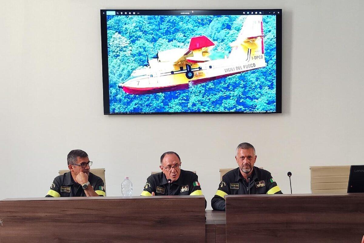 Vigili del Fuoco: una riunione inaspettata | Scopri come la Regione Siciliana affronta gli incendi boschivi! -