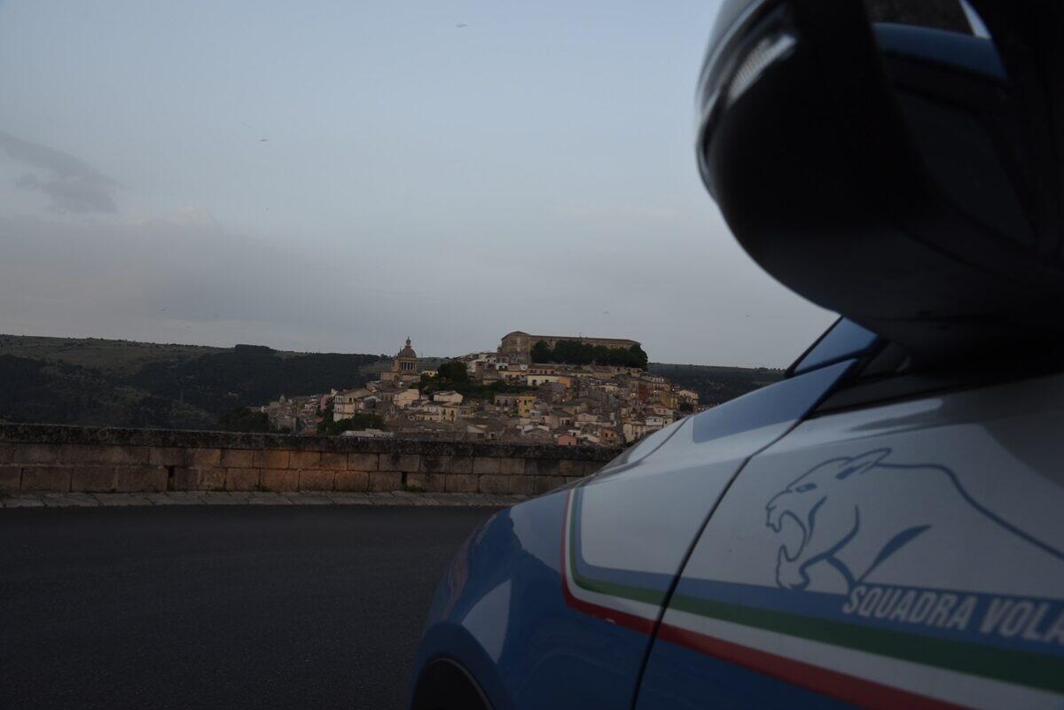Arrestato un gambiano in fuga | La verità sulla violenza in Piazza San Giovanni a Ragusa ti lascerà senza parole! -