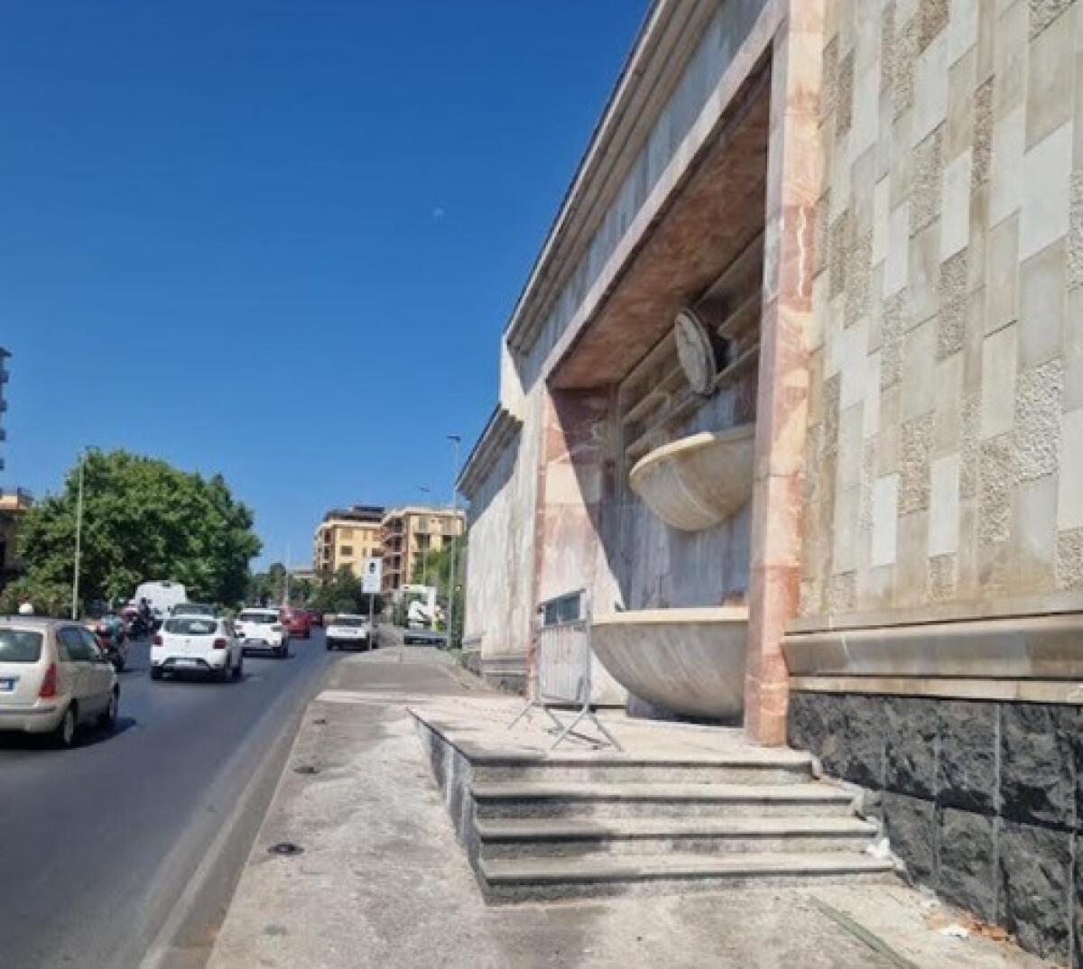 Fontana monumentale del Comune di Catania torna in vita | Ma come si finanziano i lavori? -