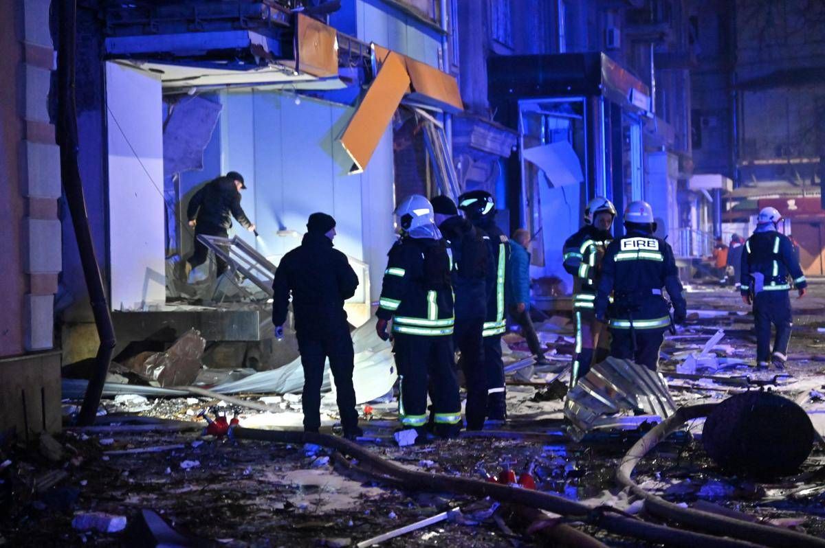 Ucraina, raid di droni russi in tutto il Paese: diverse vittime. Trump: "Situazione difficile" - 